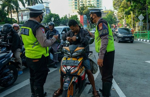 Polri Berlakukan Lagi Tilang Manual, Berapa Besaran Dendanya?