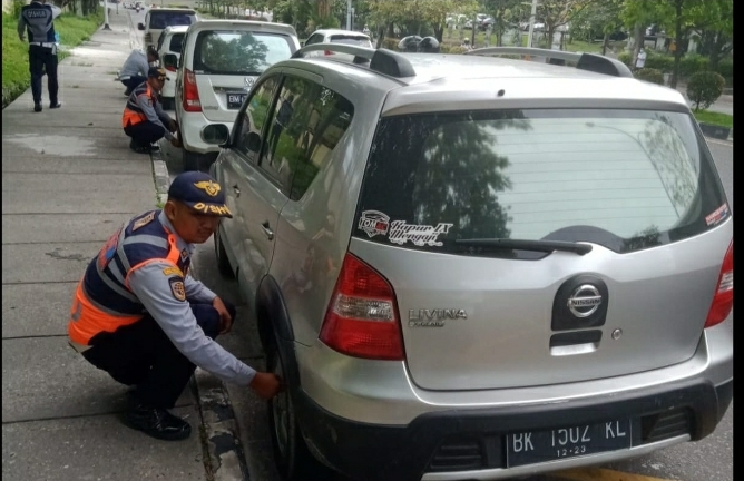 Parkir Sembarangan, Ratusan Kendaraan Digembosi Dishub Pekanbaru