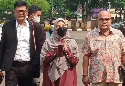 Sidang Cerai Perdana, Desta dan Natasha Rizki Kompak Hadir