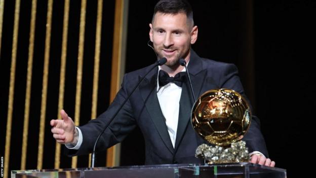 Messi Raih Ballon d'Or ke-8, Makin Jauh Ungguli Ronaldo