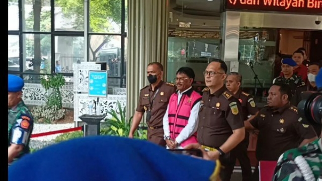 Kasus BTS 8 T, Kejagung Tetapkan Menkominfo Johnny G Plate Jadi Tersangka dan Ditahan