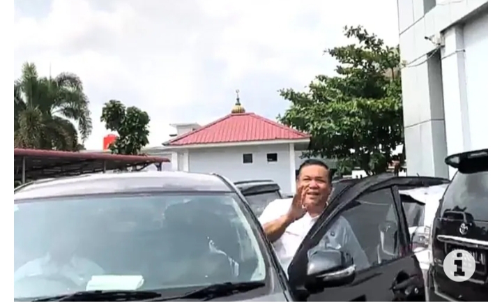 Bungkam Pada  Media, Sekda Riau Diperiksa BPK