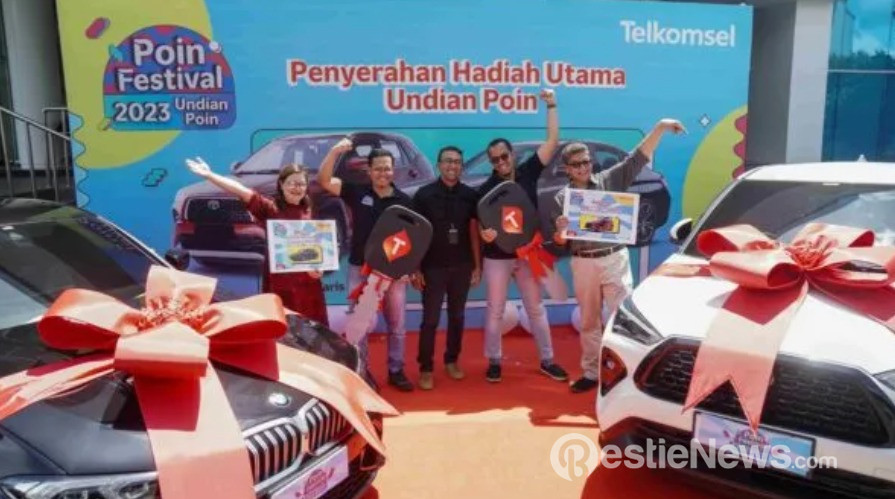 Ibu Rumah Tangga Dapat Mobil Undian Telkomsel Poin Festival 2023