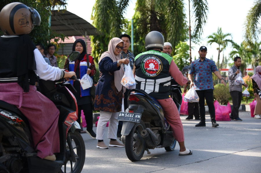 Allhamdulilah, PT KPI RU Dumai Bagikan Takjil Untuk Masyarakat Selama  Ramadan