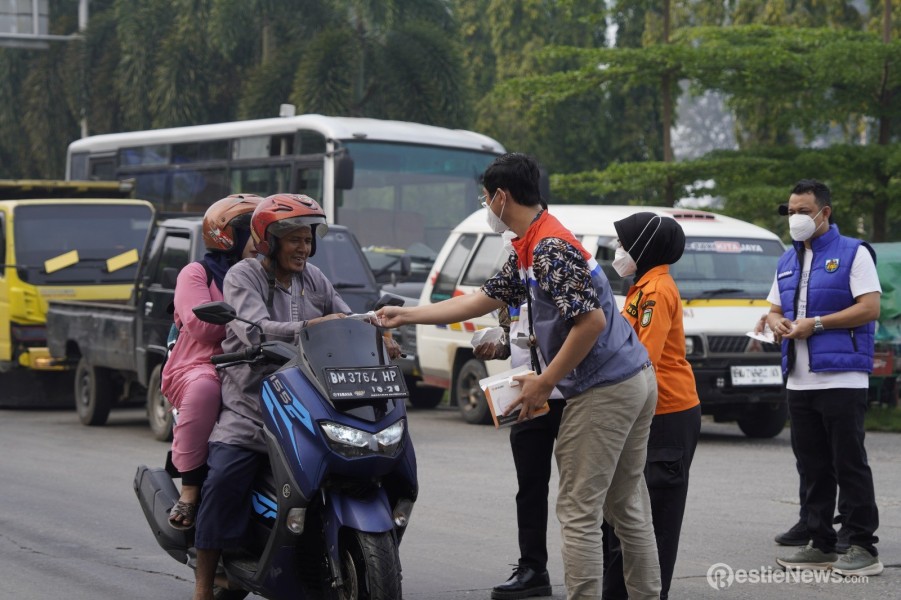 Pertamina Patra Niaga Kilang Dumai Bagikan Masker Gratis
