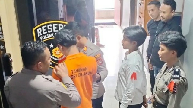 Tega! Sakit Hati Diselingkuhi, Pria Ini Paksa Pacarnya Makan Kotorannya