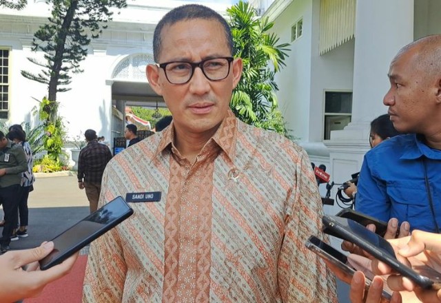 Gantikan Luhut, Jokowi Tunjuk Sandiaga Uno Jadi Menkomarves Ad Interim