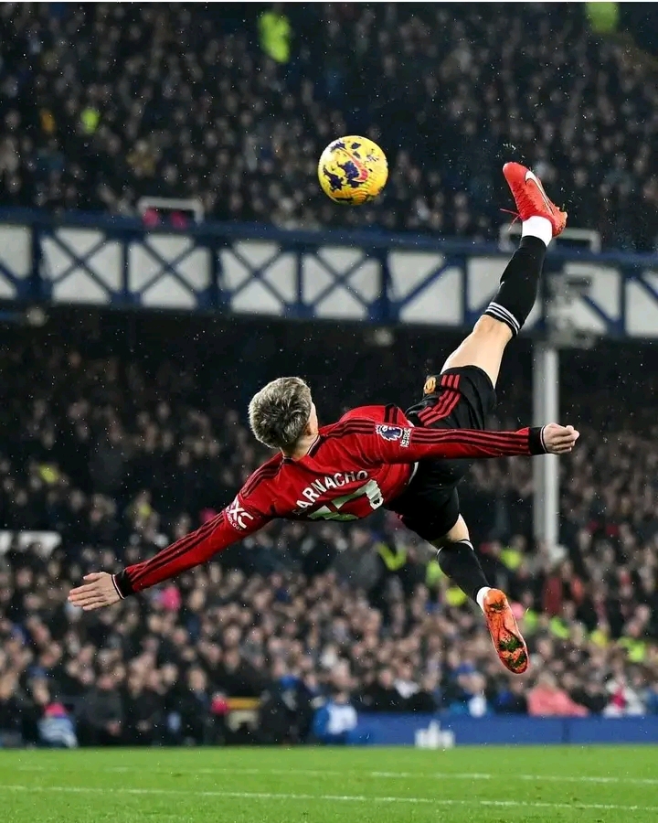 Gol Spektakuler Garnacho, Kandidat Gol Terbaik Musim Ini