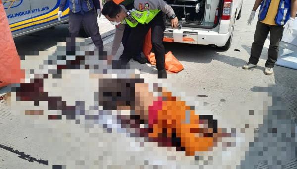Kecelakaan di Tol Cijago, Seorang Petugas Kebersihan Tewas