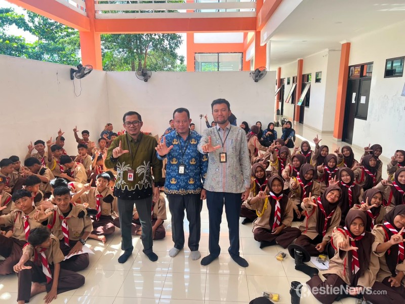 OJK Bekali Manfaat Menabung  350 Siswa SD