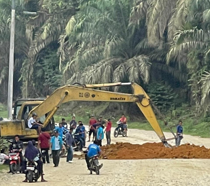 Masyarakat dan Warga Gereja Resah : Jalan Masuk Pt Nhr Diputus Seolah-olah Sudah Terkondisikan