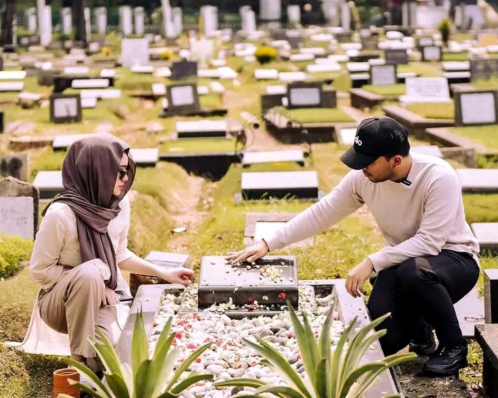 Minta Restu ke Makam Sang Ayah Aaliyah Dampingi Thariq Halilintar