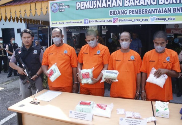 Empat Pelaku Ditangkap, 5 Kg Sabu dan Ratusan Ekstasi Disita BNNP Riau