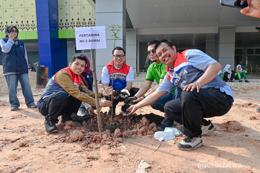 Pertamina Patra Niaga Kilang Dumai Lakukan Aksi Penghijauan di Dua Tempat
