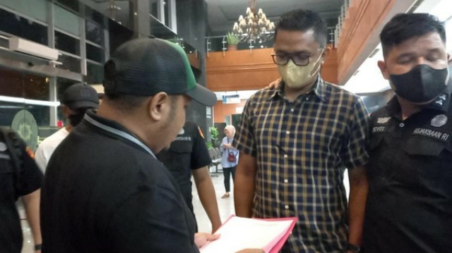 Usai Jadi Saksi di Sidang Johnny Plate, Tenaga Ahli Kominfo Ditangkap