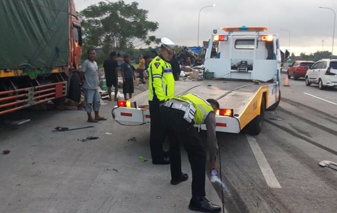 6 Orang Tewas Akibat Kecelakaan Beruntun 8 Kendaraan di Tol Semarang-Solo