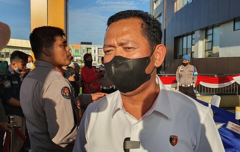 Asik Ngamar dengan Seorang Wanita, Wabup Rohil Diamankan Polisi