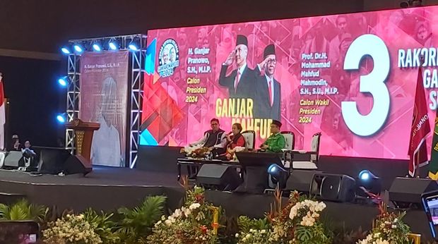 Megawati dalam Rakornas Relawan Ganjar-Mahfud: Hadapi Saya, Hadapi Saya ...