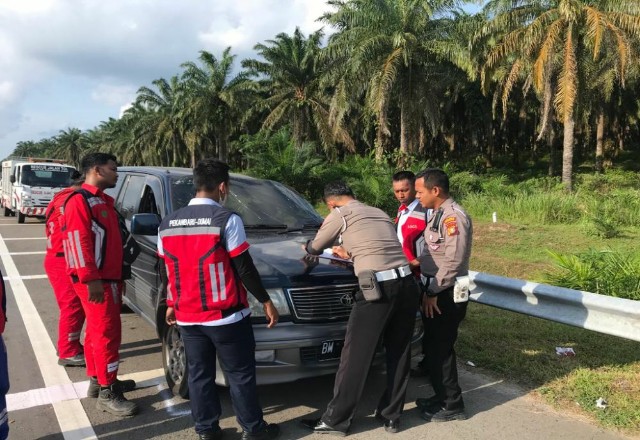 Toyota Krista Tabrak Truk di Tol Permai, Penumpang Tewas