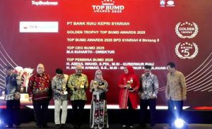 Gubernur Riau dan Kepri Raih Penghargaan Bergengsi Top BUMD Awards 2025