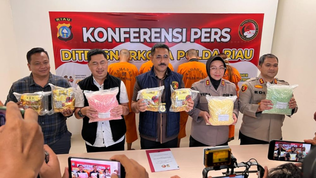 Polda Riau Gagalkan Pengiriman 9 Kg Sabu dan 30 Ribu Pil Ekstasi ke Palembang