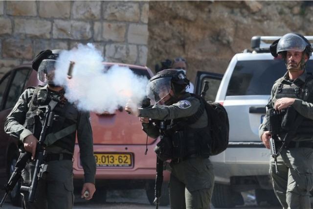 Laga Sepakbola Palestina Diserang Tentara Israel dengan Gas Air Mata Jadi Viral, Pemain Panik
