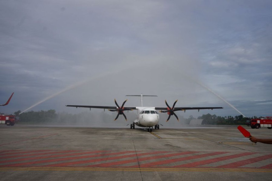 Penerbangan Perdana Pekanbaru - Rengat Resmi Diluncurkan di Bandara SSK II