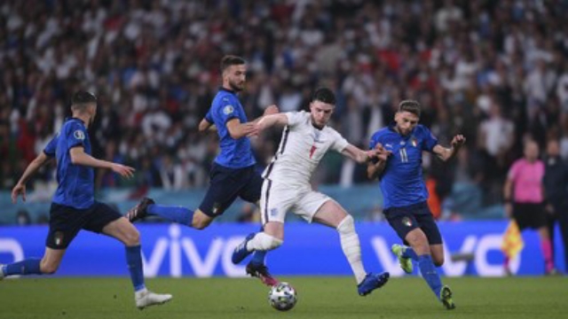 Arsenal Siap Gigit Jari, Man City Bidik Declan Rice