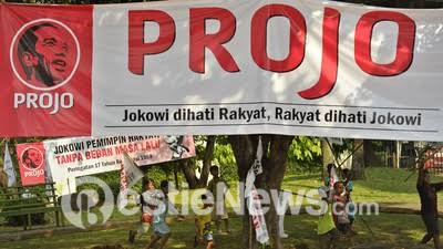 'Panas Dingin' Projo Arie Vs Projo Ganjar