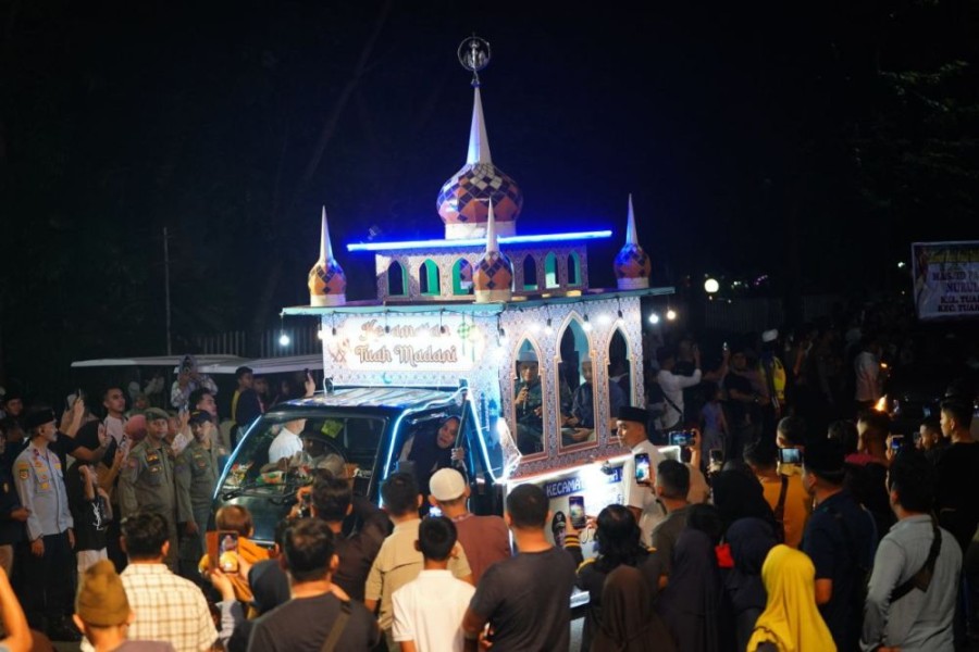 Berlangsung Meriah, Ribuan Warga Antusias Lihat Pawai Takbiran Idulfitri 1446 H