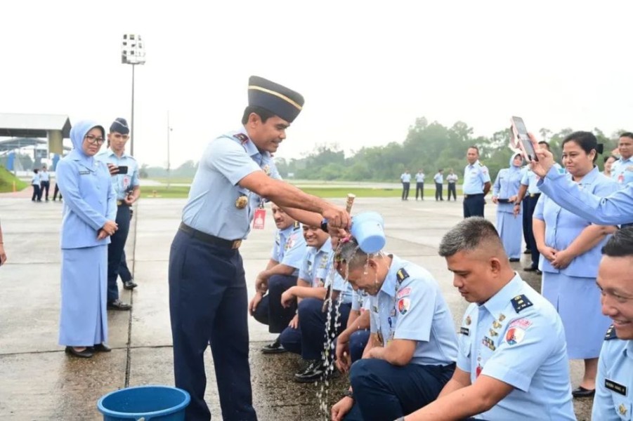 Hujan Berkah, 77 Personel Lanud Rsn Pekanbaru Naik Pangkat di Momen Idulfitri