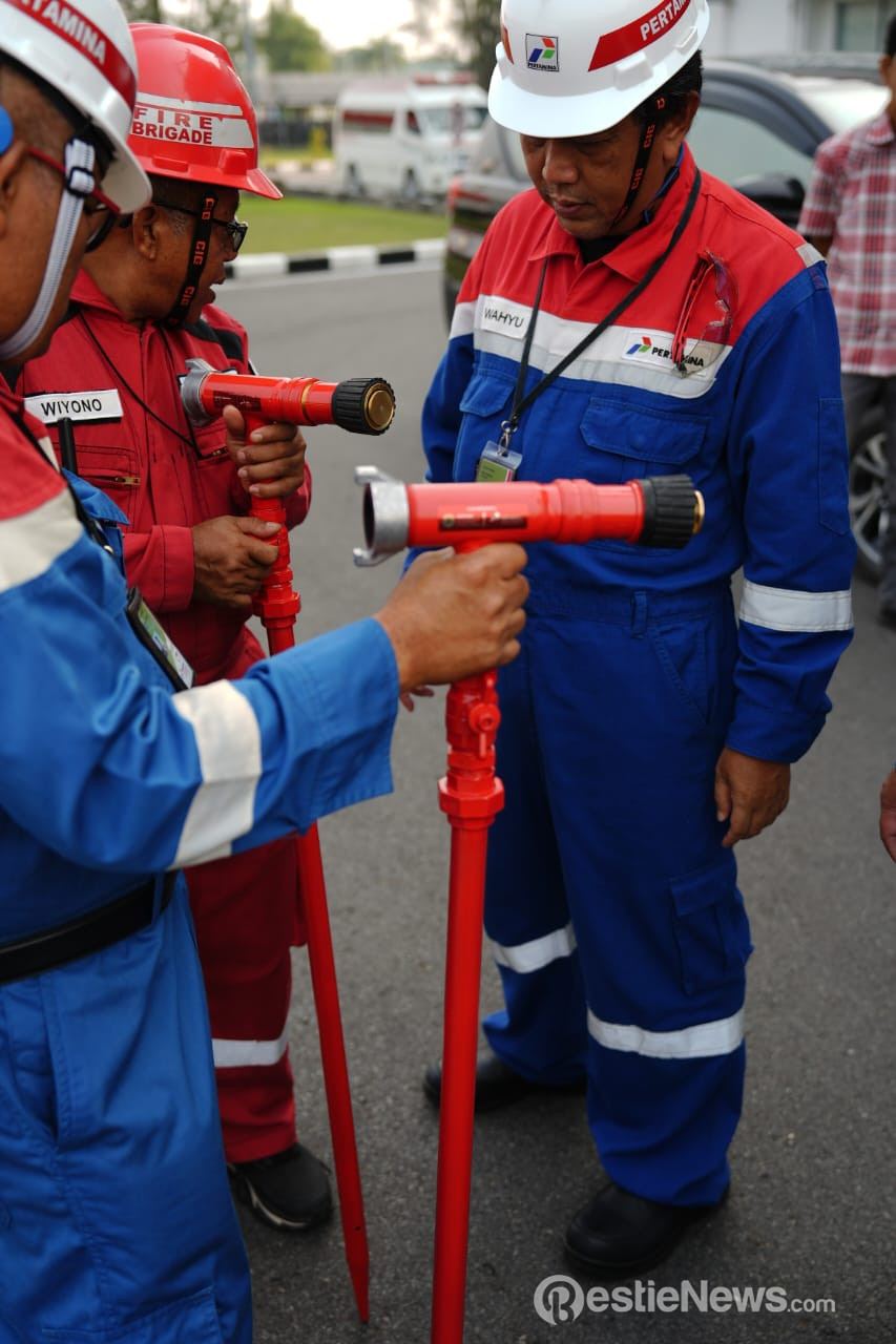 Kilang Pertamina Dumai Hibahkan Bantuan Nozzle Gambut ke Pemko