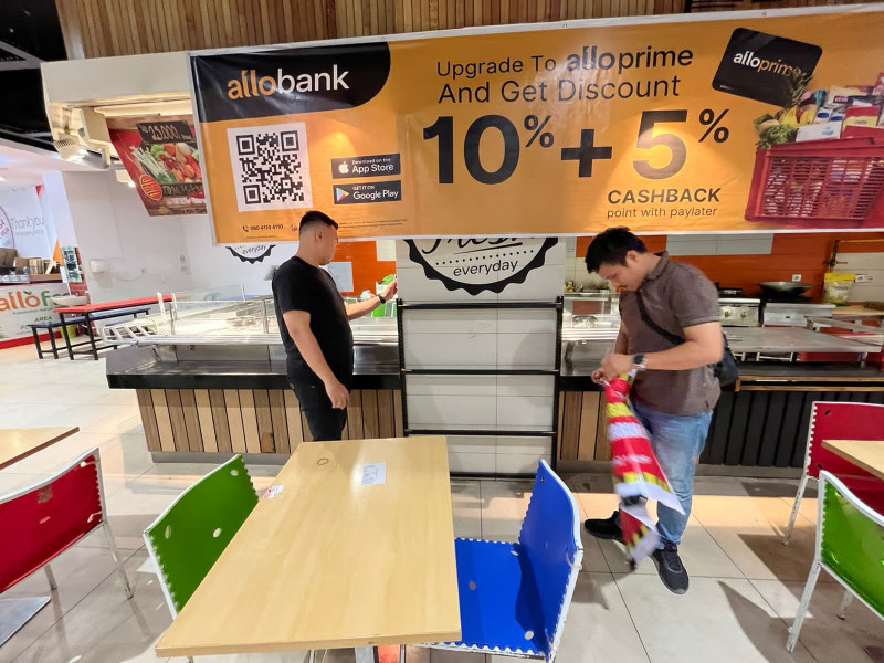 Bapenda Cabut Segel Restoran di Transmart