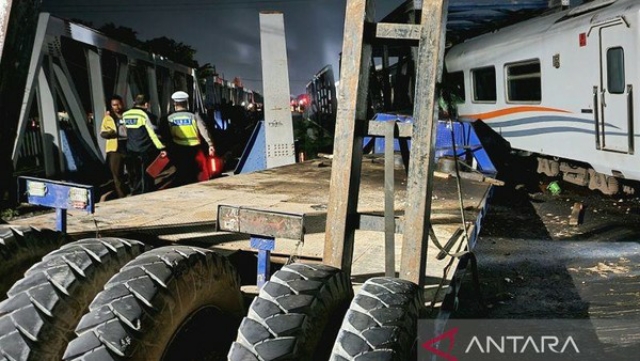 Berikut 9 Fakta Kecelakaan KA Brantas Vs Truk di Semarang
