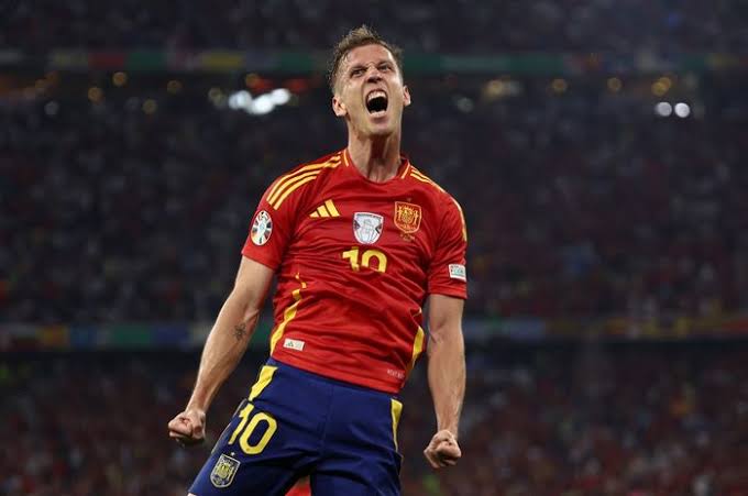 Dani Olmo Jadi Rebutan Man City dan Barcelona