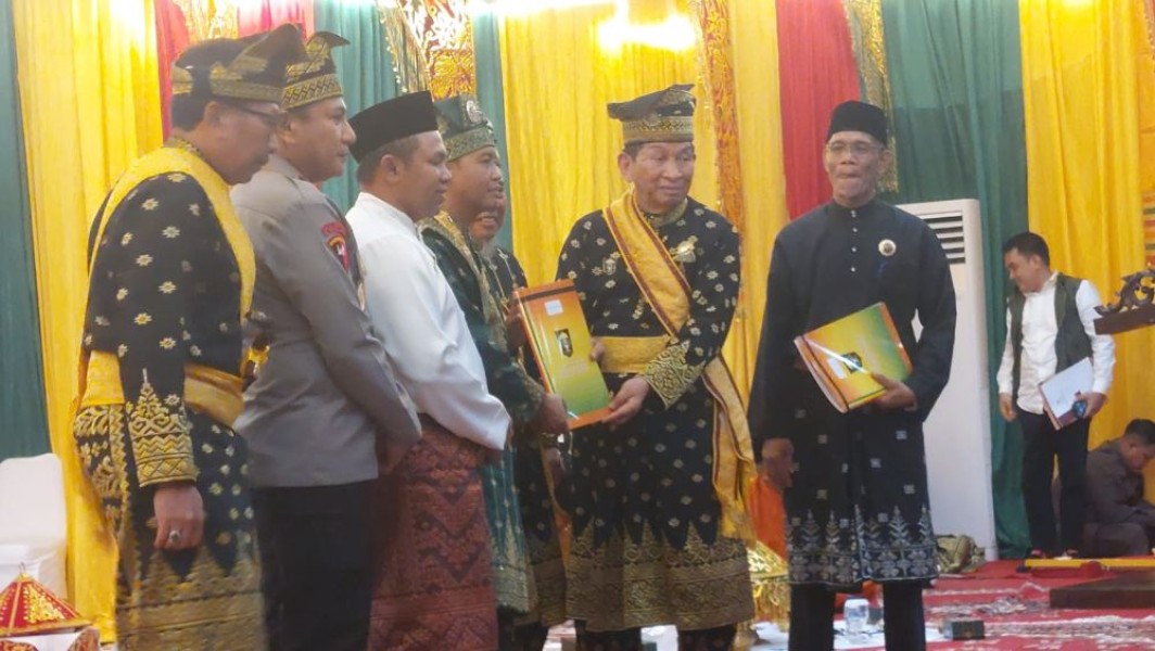 LAMR Serahkan Warkah Petuah Amanah kepada Menhut dan Gubernur Riau untuk Cegah Karhutla