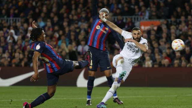 Benzema Cetak 3 Gol, Real Madrid Melaju ke Final Copa de Rey Usai Tekuk Barcelona 4-0