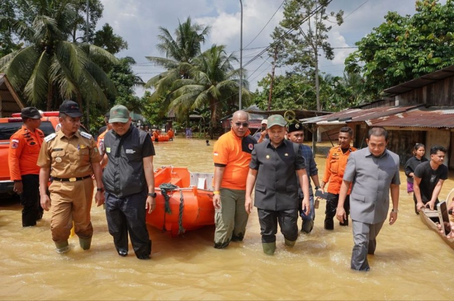 Tinjau Banjir Kampar, Gubernur Riau Abdul Wahid: Butuh Solusi dari Pusat