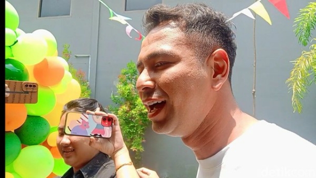 Heboh Raffi Ahmad Video Call Mimi Bayuh, Nagita Slavina Tertawa