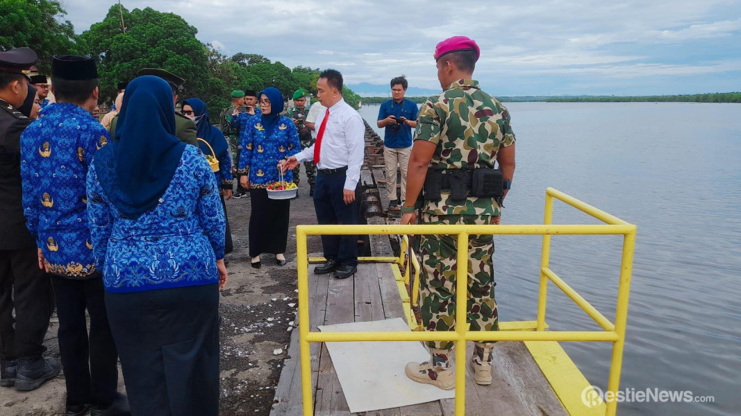 10 November PT KPI Kilang Dumai  Upacara Bendera dan Tabur Bunga di Laut