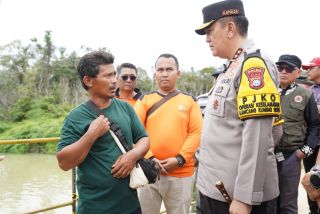 Kapolda Riau Pimpin Evakuasi Truk Terjun ke Sungai, 2 Ditemukan Tewas, 9 Masih Hilang